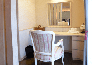 遺族室お化粧コーナー