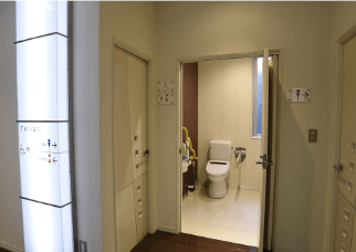 車イスの方用　多目的トイレ